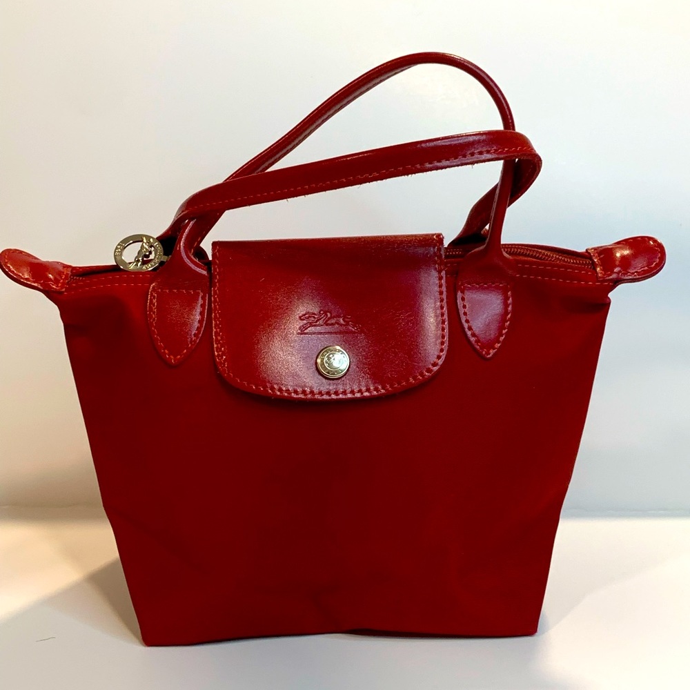 Cute small purse with silver detail.